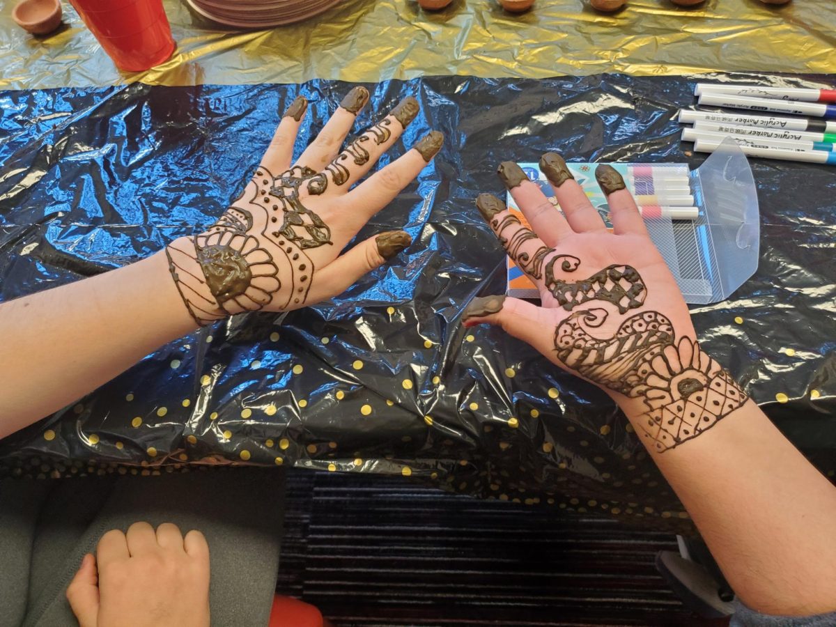 Photo // Evelyn Kowalski - 
HAND PAINTING. Two students get Mehndi hand paintings with beautiful patterns and designs. 
